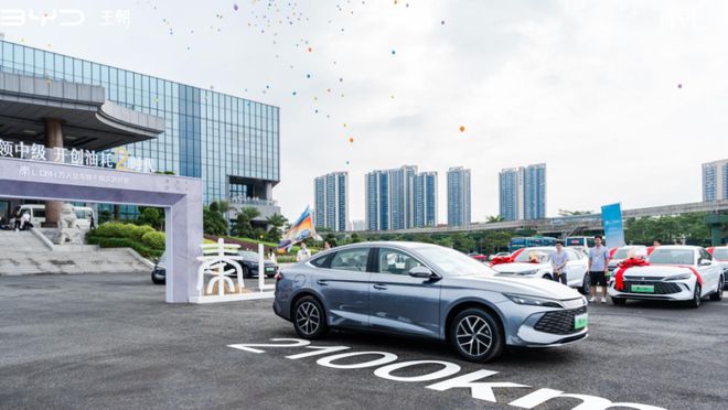 比亚迪秦L交付，百公里2.9个油，续航2